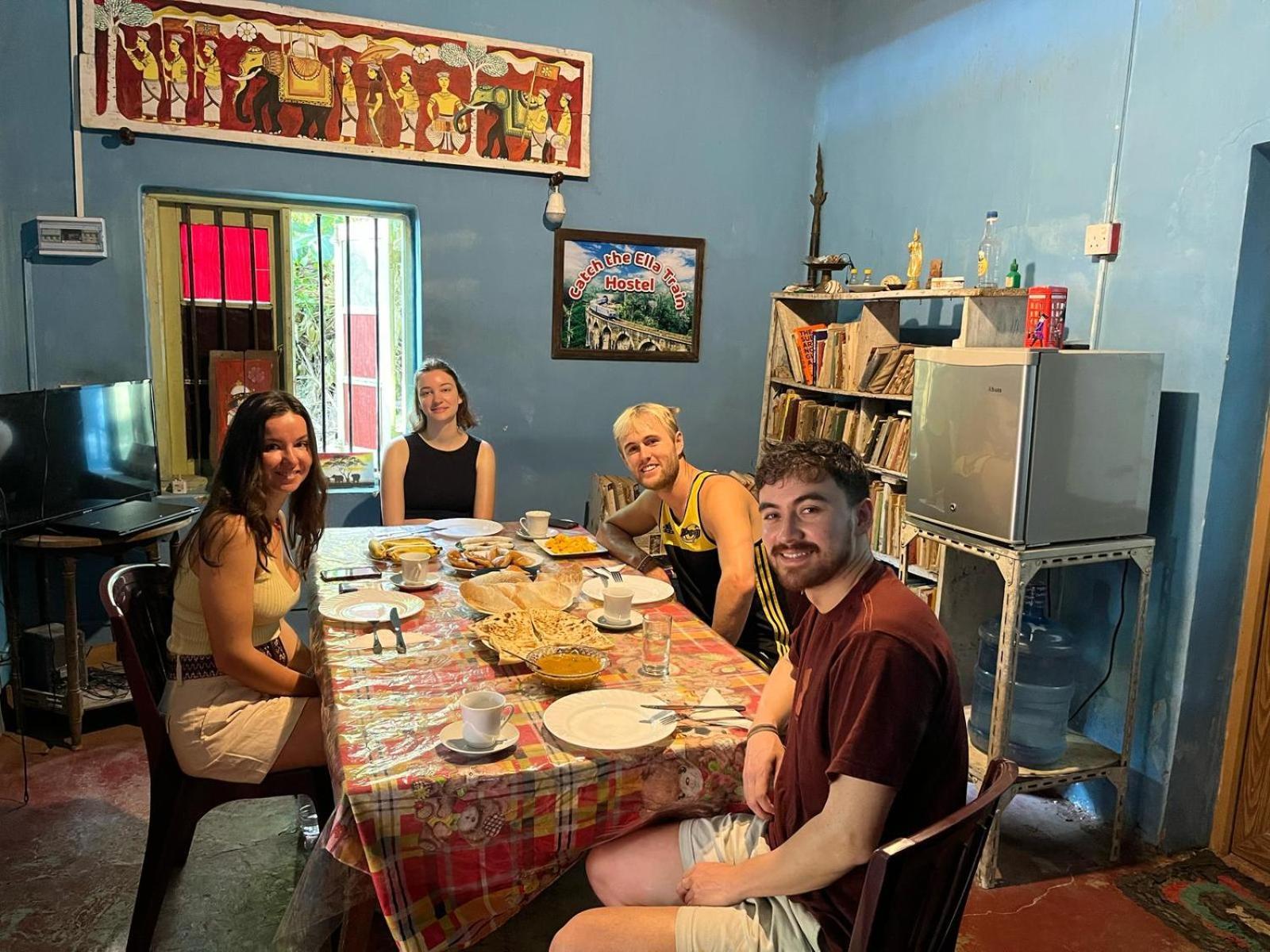 Catch The Ella Train Hostel 康提 外观 照片
